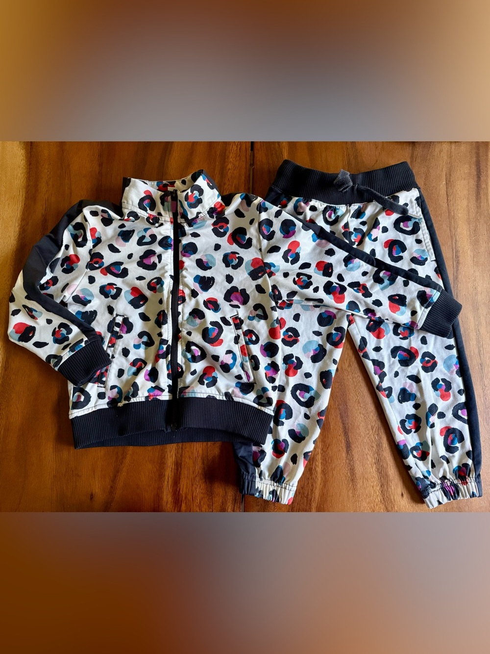 Hanna Andersson leopard tracksuit (size 3T)